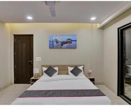 Vibe Hotel Noida Exterior photo
